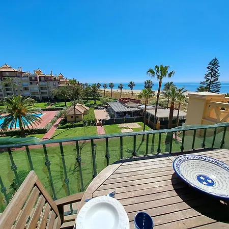 Alcaudon, - By Ac Real 이슬라카넬라