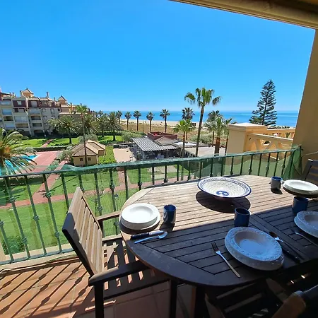 Alcaudon, - By Ac Real 이슬라카넬라